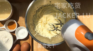 炼乳磅蛋糕，适合新手的基础磅蛋糕，成品湿润柔软细腻。的做法步骤：4