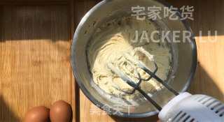 炼乳磅蛋糕，适合新手的基础磅蛋糕，成品湿润柔软细腻。的做法步骤：8
