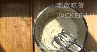 炼乳磅蛋糕，适合新手的基础磅蛋糕，成品湿润柔软细腻。的做法步骤：10