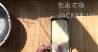 炼乳磅蛋糕，适合新手的基础磅蛋糕，成品湿润柔软细腻。的做法步骤：12