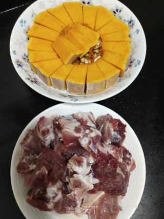 又香又嫩的蒜蓉南瓜蒸排骨的做法步骤：2