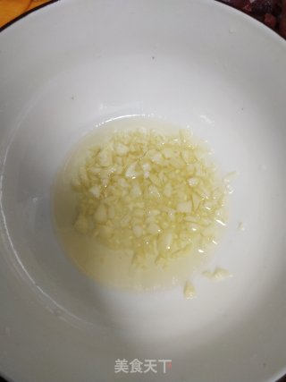 又香又嫩的蒜蓉南瓜蒸排骨的做法步骤：3