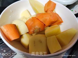 土豆炖鸡肉的做法步骤：3