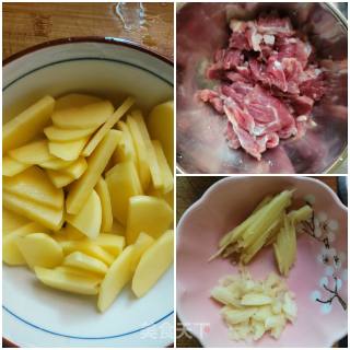 牛肉炒土豆片的做法步骤：1