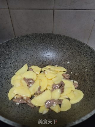 牛肉炒土豆片的做法步骤：11