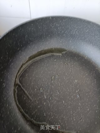 “面条”番茄煎蛋焖面的做法步骤：4
