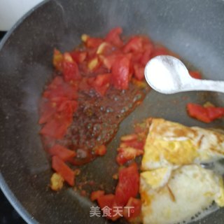 “面条”番茄煎蛋焖面的做法步骤：9
