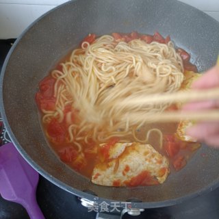 “面条”番茄煎蛋焖面的做法步骤：13