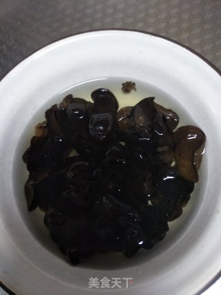 百合炒西芹的做法步骤：3