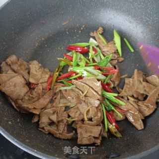 泡椒爆炒猪肝的做法步骤：18
