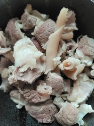 辣豆瓣酱烧护心肉的做法步骤：3