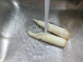 黑木耳茭白炒鸡腿肉丁的做法步骤：6