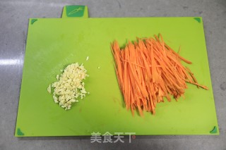 凉拌酸辣银耳菠菜的做法步骤：4