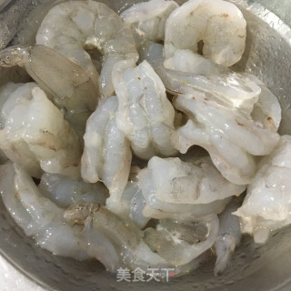 虾仁炒秋葵的做法步骤：1