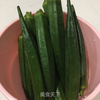 虾仁炒秋葵的做法步骤：2