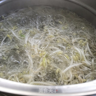 油泼小豆芽的做法步骤：4
