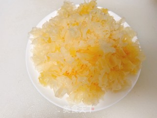 红枣莲子银耳羹的做法步骤：4