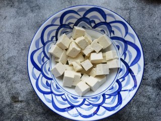韭菜炒豆腐的做法步骤：2