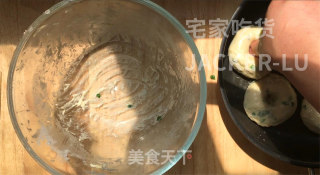 酥香葱油饼，外层金黄焦脆，内里松软，葱香浓郁，超简单零失败。的做法步骤：7