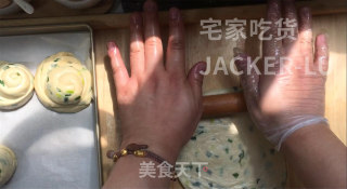 酥香葱油饼，外层金黄焦脆，内里松软，葱香浓郁，超简单零失败。的做法步骤：20