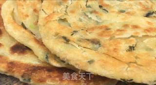 酥香葱油饼，外层金黄焦脆，内里松软，葱香浓郁，超简单零失败。的做法步骤：25