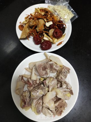 简单美味又滋补的七菌菇老母鸡汤的做法步骤：2