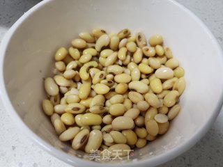 尖椒炒黄豆的做法步骤：1