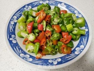 尖椒炒黄豆的做法步骤：2