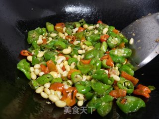 尖椒炒黄豆的做法步骤：3