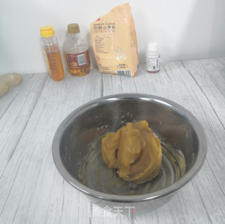 莲蓉蛋黄月饼这样做，新手也适用的做法步骤：6
