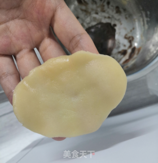 莲蓉蛋黄月饼这样做，新手也适用的做法步骤：11
