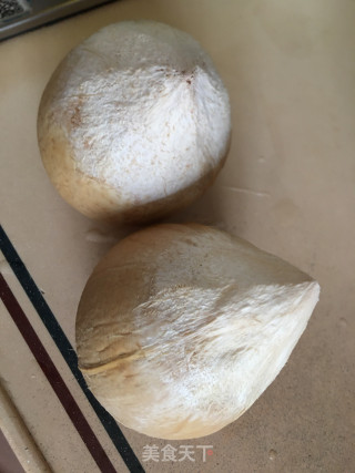 椰皇鸡汤的做法步骤：1