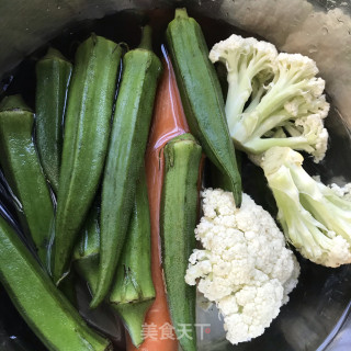 蘸汁三色蔬菜的做法步骤：1