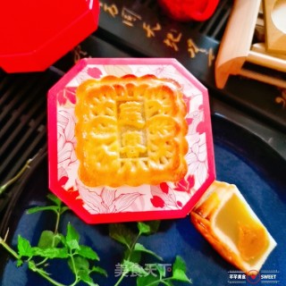 蛋黄莲蓉月饼的做法步骤：17