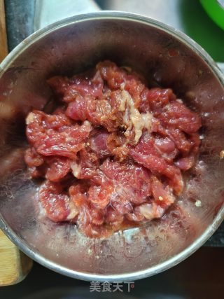 青瓜胡萝卜炒牛肉的做法步骤：2