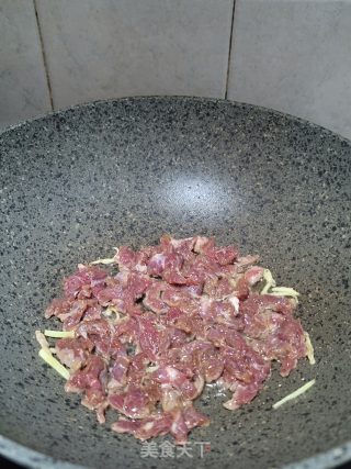 青瓜胡萝卜炒牛肉的做法步骤：4