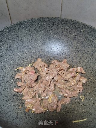 青瓜胡萝卜炒牛肉的做法步骤：5
