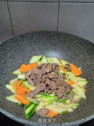 青瓜胡萝卜炒牛肉的做法步骤：10
