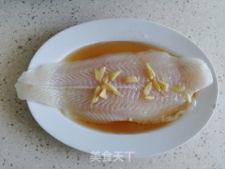 清蒸巴沙鱼的做法步骤：2