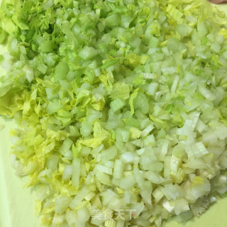 肉末芹菜豆皮锅贴的做法步骤：3