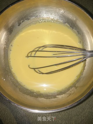 八寸戚风蛋糕的做法步骤：2