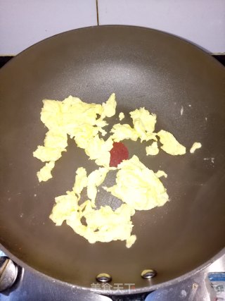 彩椒炒鸡蛋的做法步骤：2