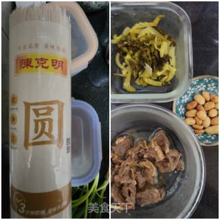 酸菜牛肉面的做法步骤：1
