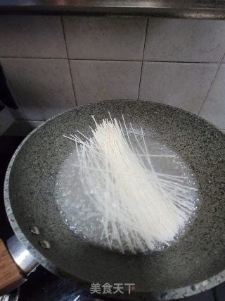 酸菜牛肉面的做法步骤：3