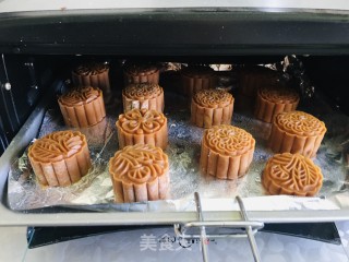 广式豆沙月饼的做法步骤：11