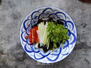葱白香菜拌木耳的做法步骤：5