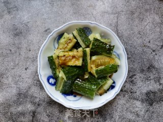 蒜蓉辣酱拌黄瓜的做法步骤：5