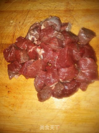 蒜香口蘑牛肉粒????的做法步骤：1