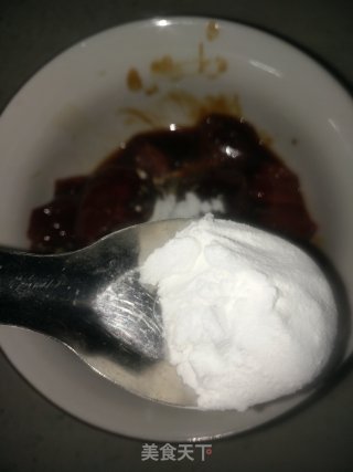 蒜香口蘑牛肉粒????的做法步骤：5