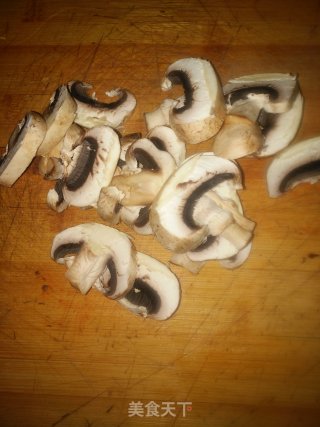 蒜香口蘑牛肉粒????的做法步骤：6